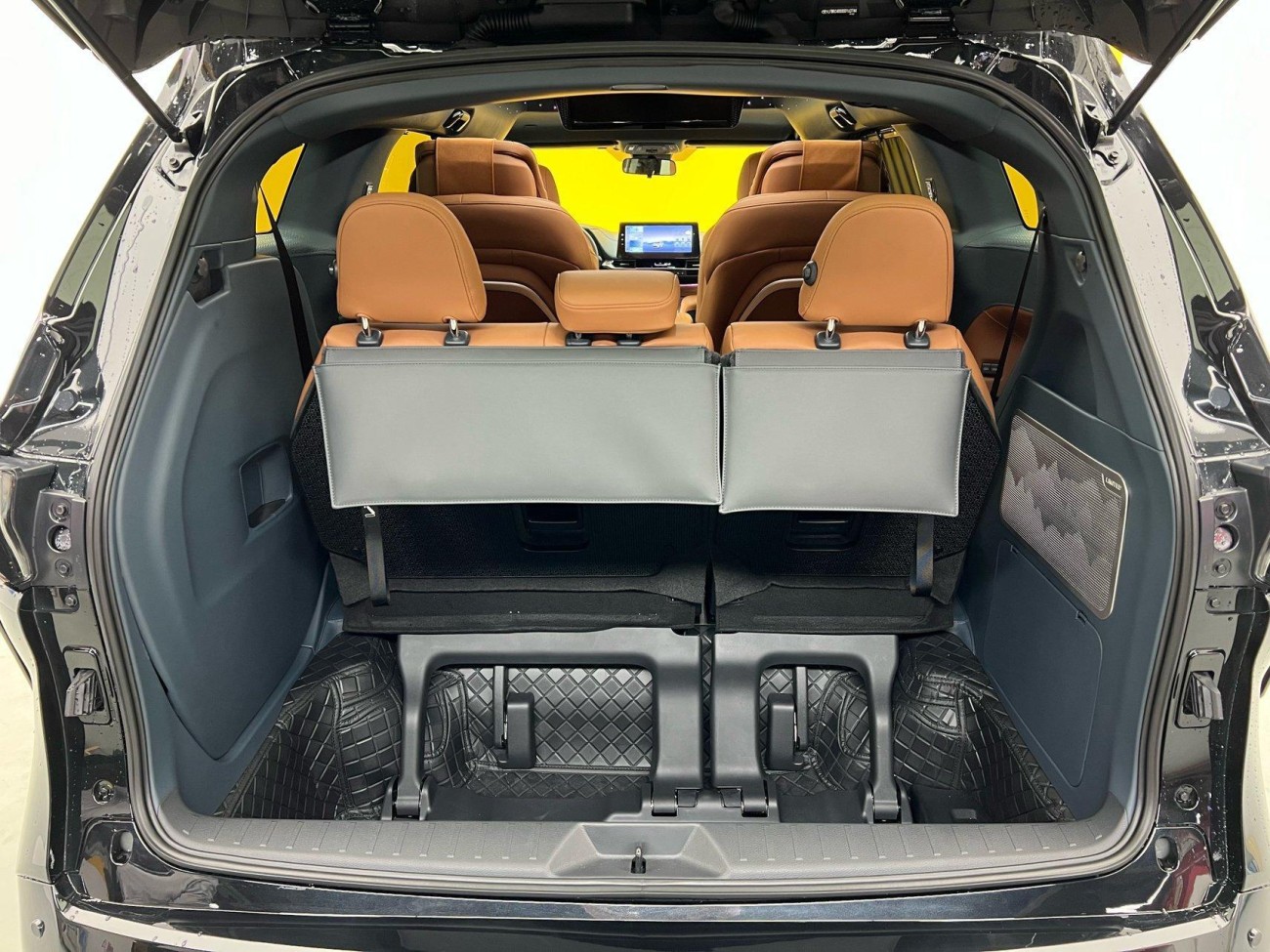 Toyota Granvia 2024