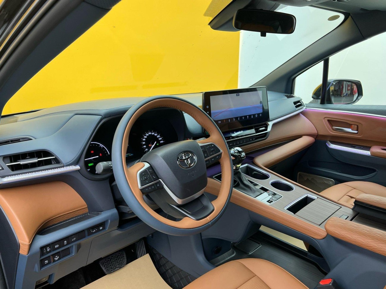Toyota Granvia 2024
