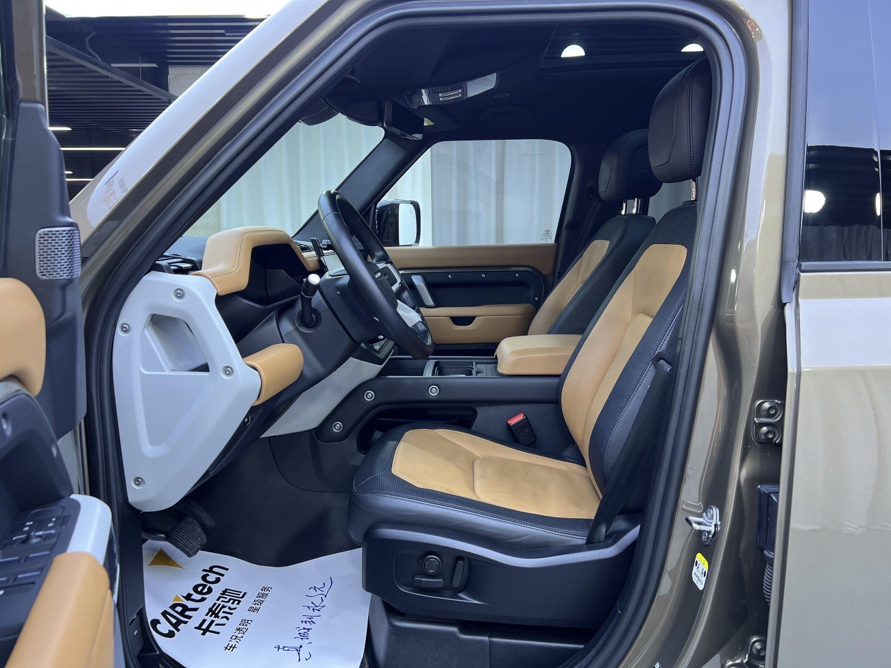 Land Rover Defender 2024