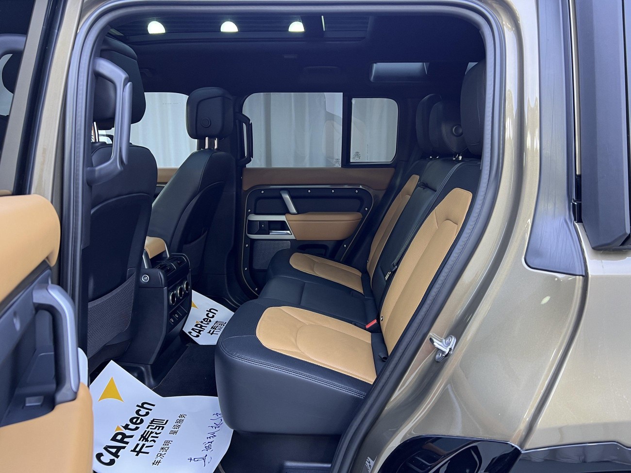 Land Rover Defender 2024