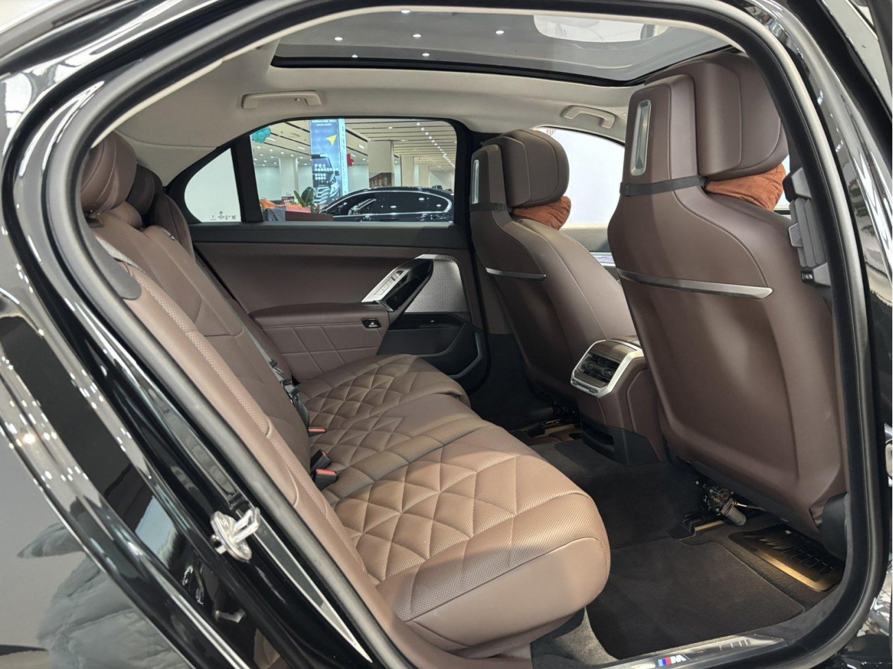 BMW 735Li 2025