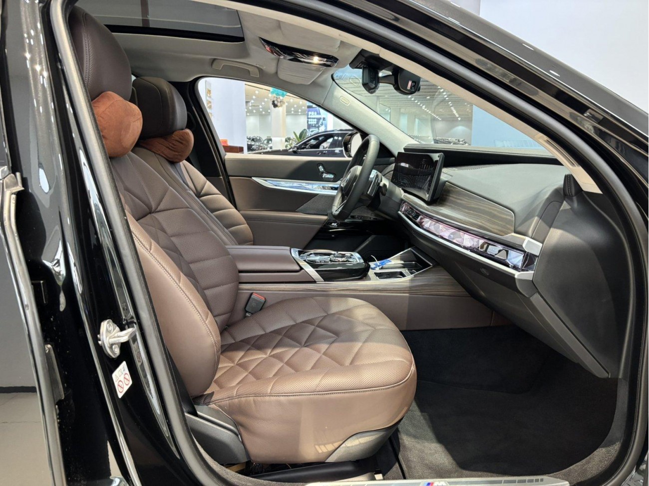 BMW 735Li 2025