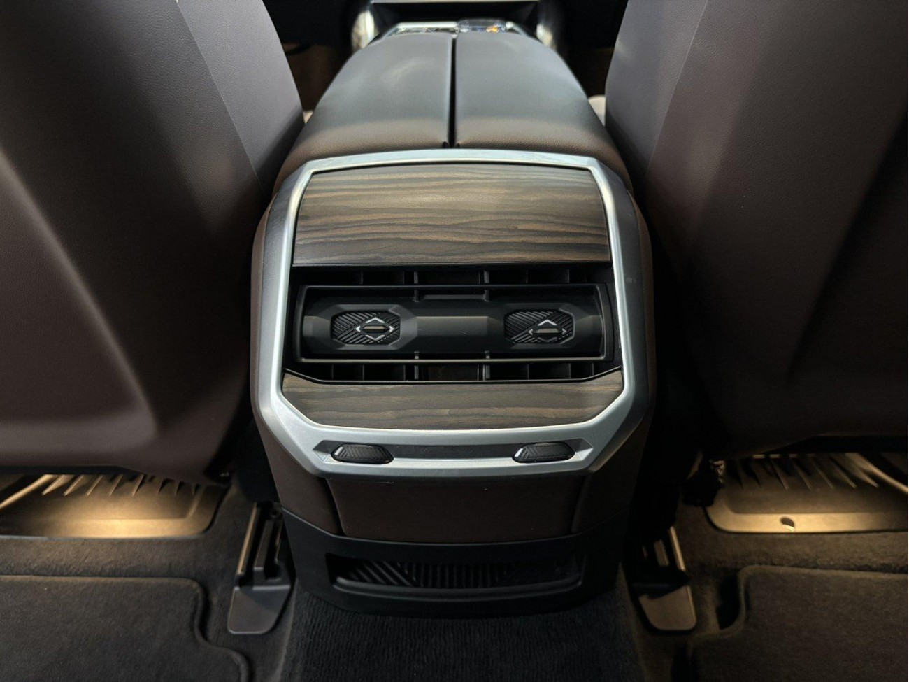 BMW 735Li 2025