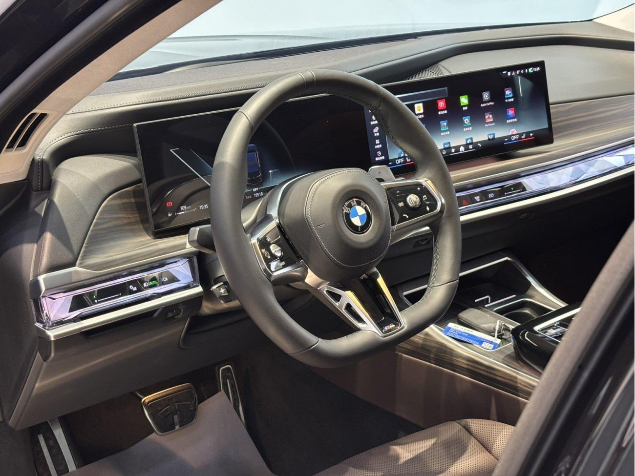 BMW 735Li 2025