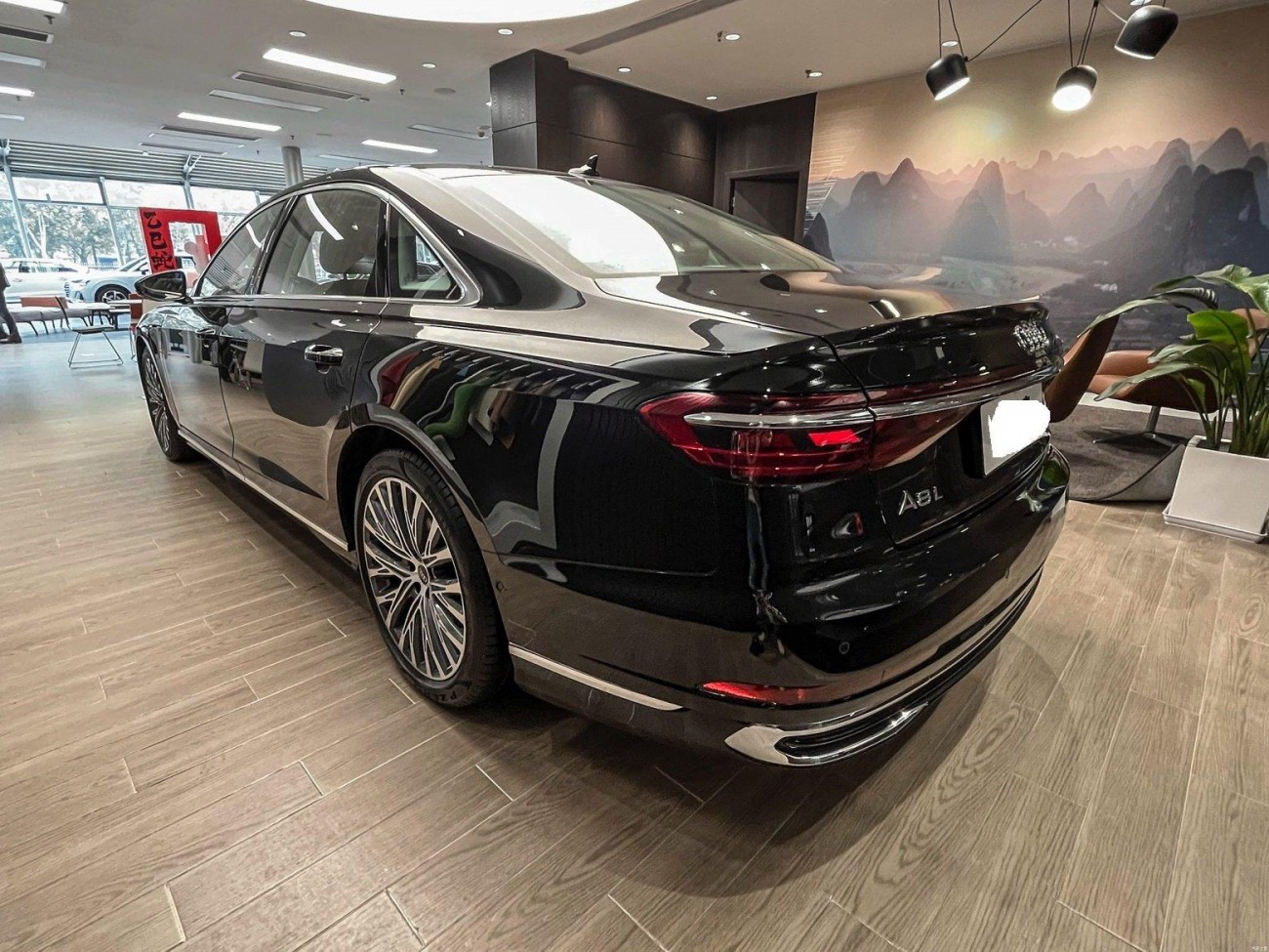 Audi A8L 50 TFSI 2025