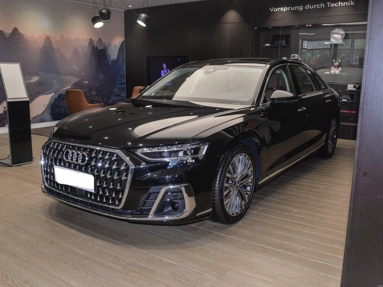 Audi A8L 50 TFSI 2025