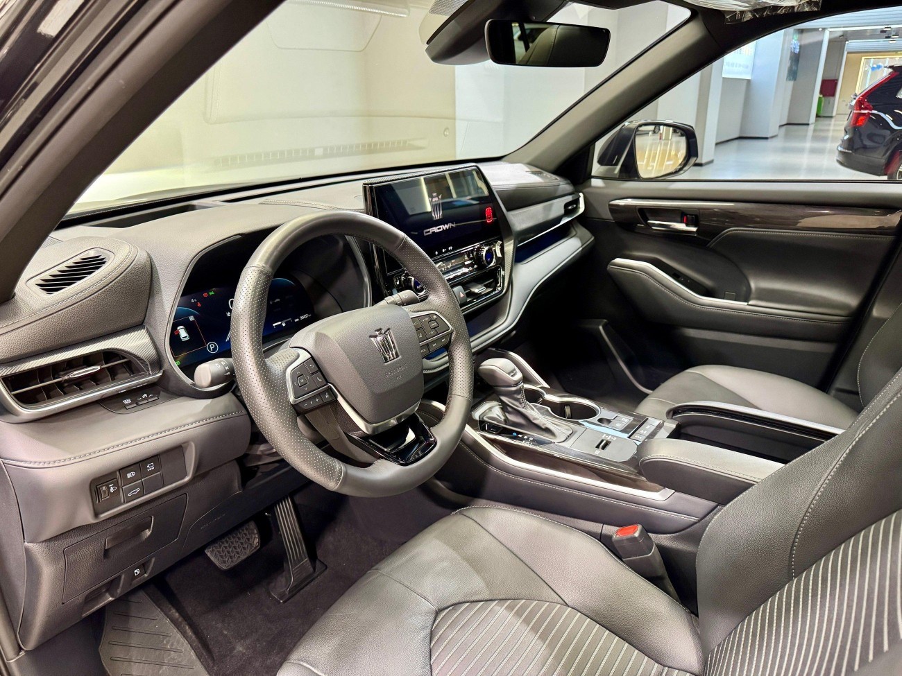 Toyota Crown 2023