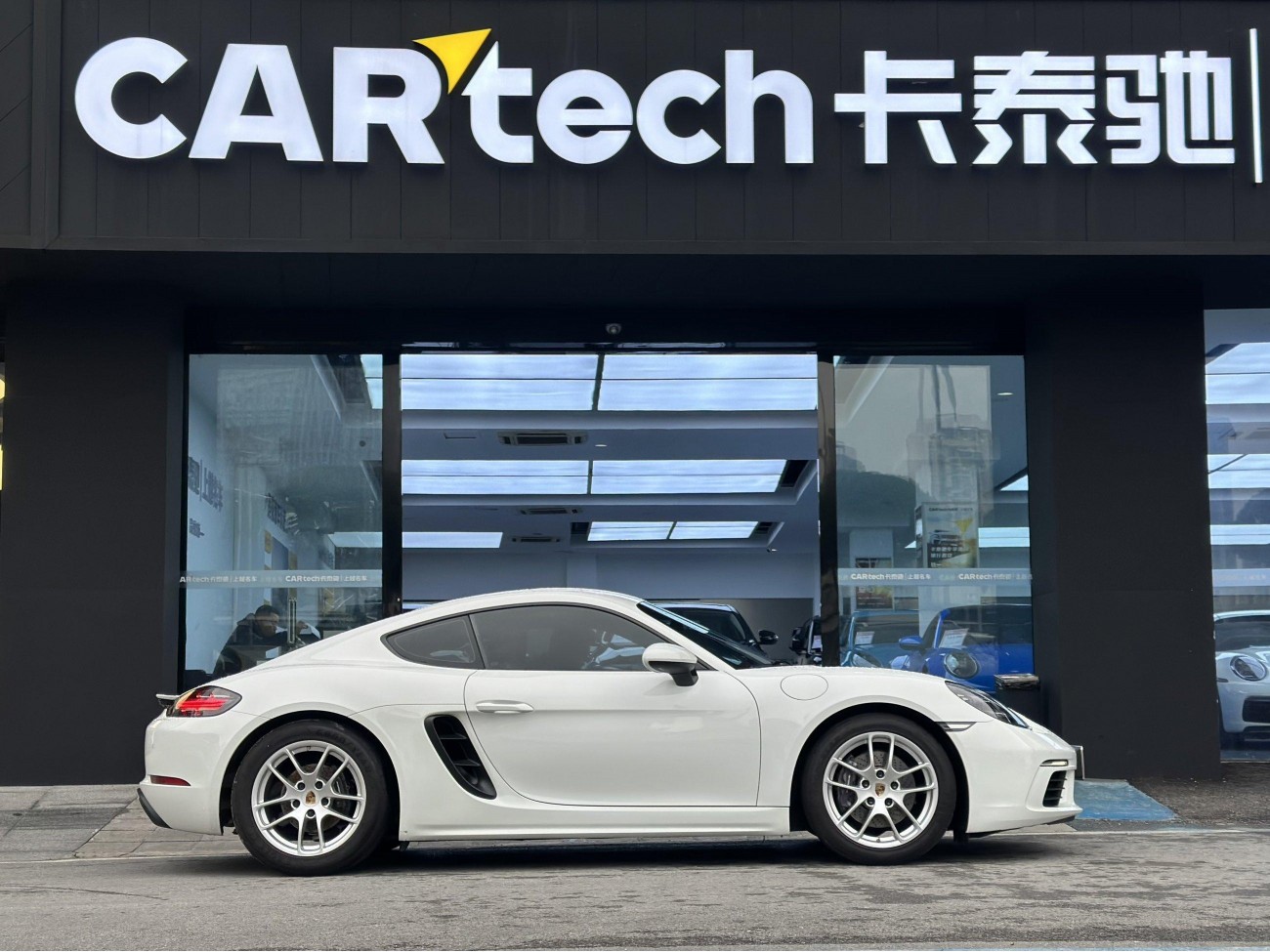 Porsche Cayman 2022