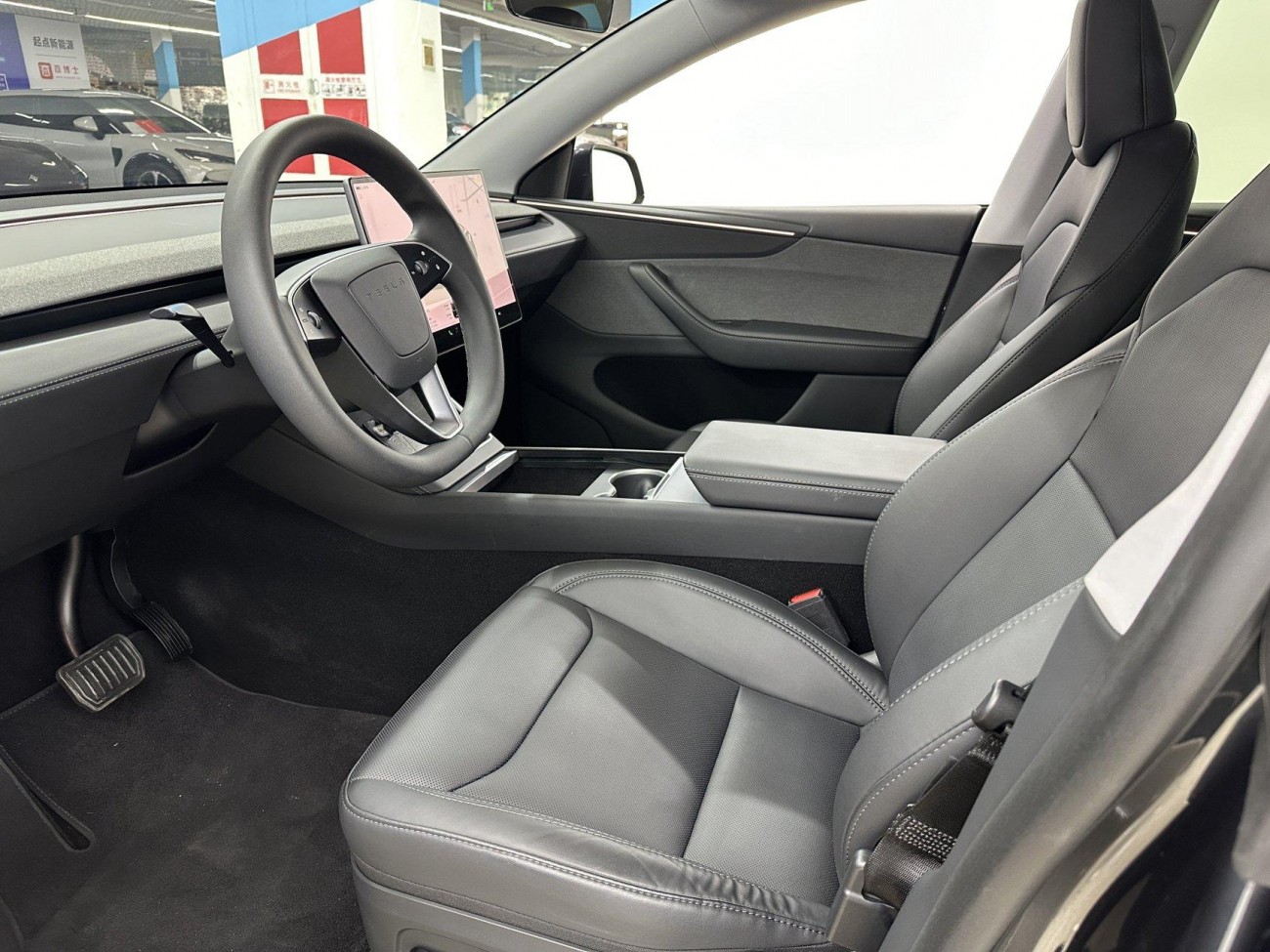 Tesla Model Y 2025
