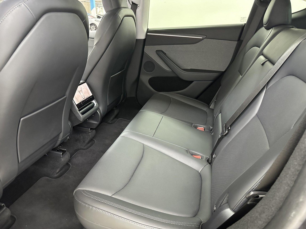 Tesla Model Y 2025