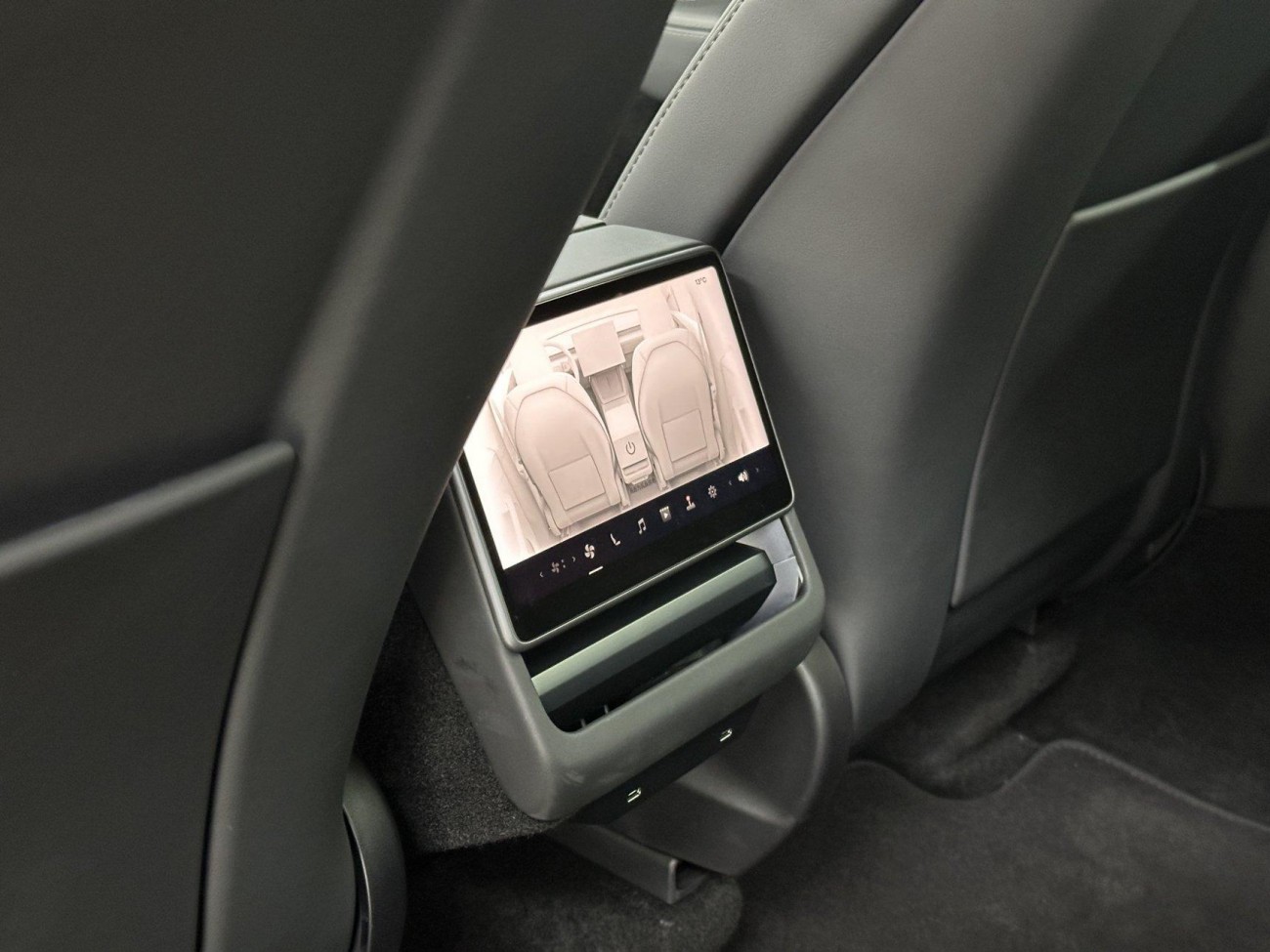Tesla Model Y 2025