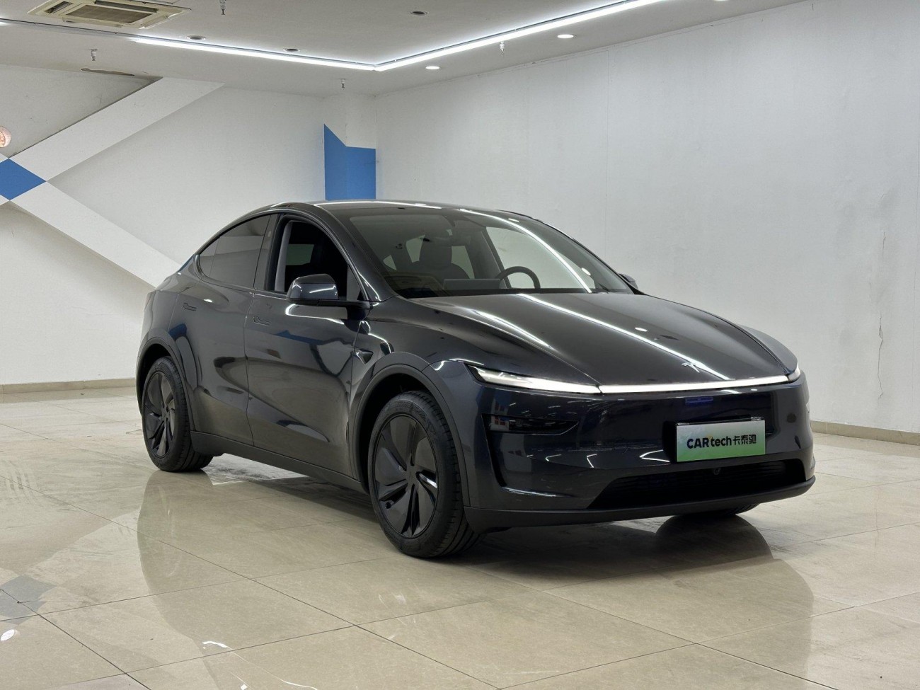 Tesla Model Y 2025