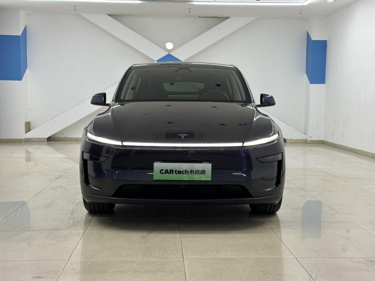 Tesla Model Y 2025