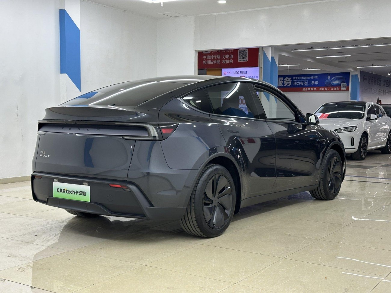 Tesla Model Y 2025
