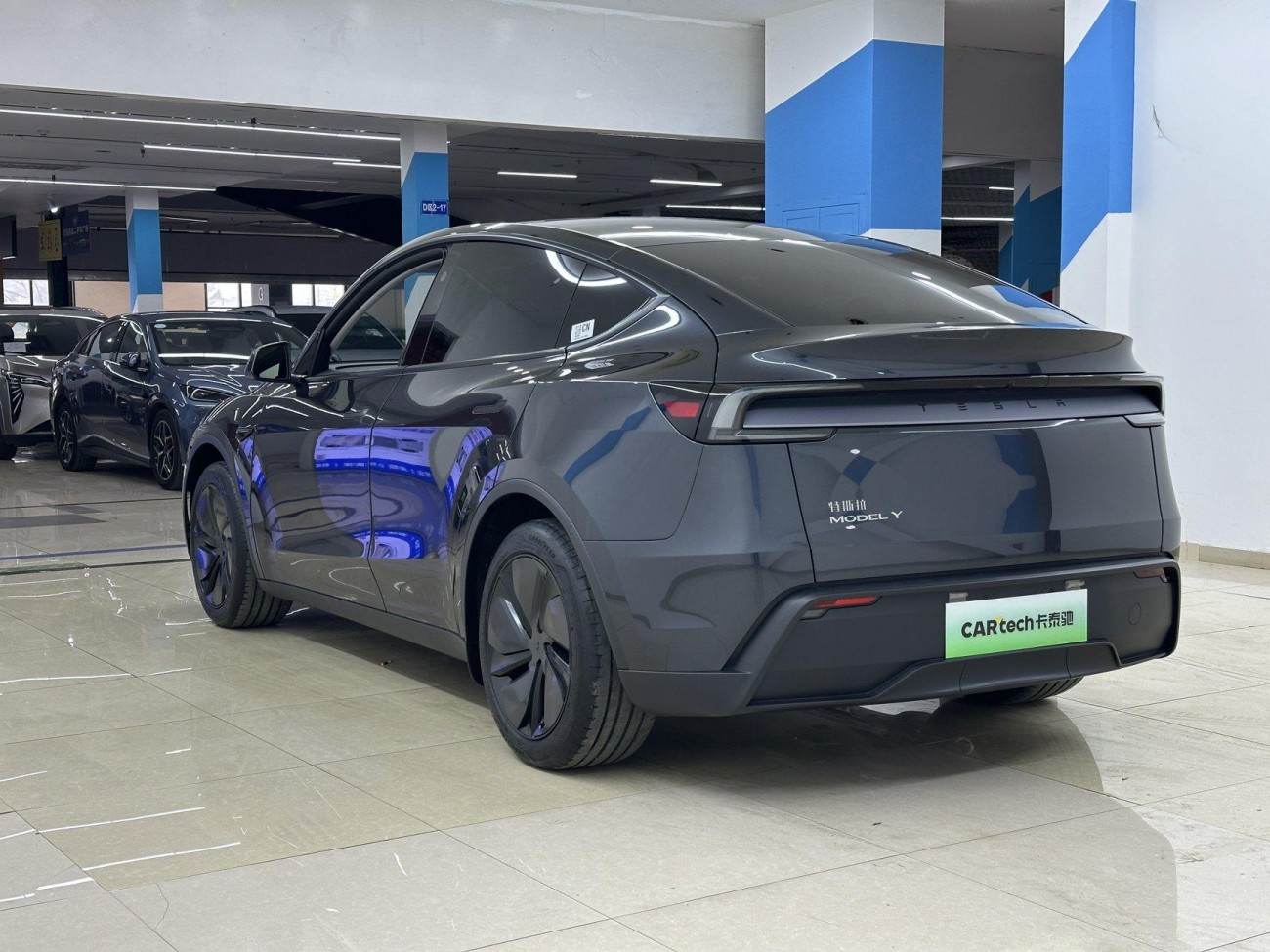 Tesla Model Y 2025