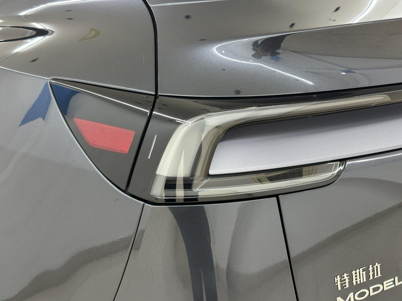 Tesla Model Y 2025