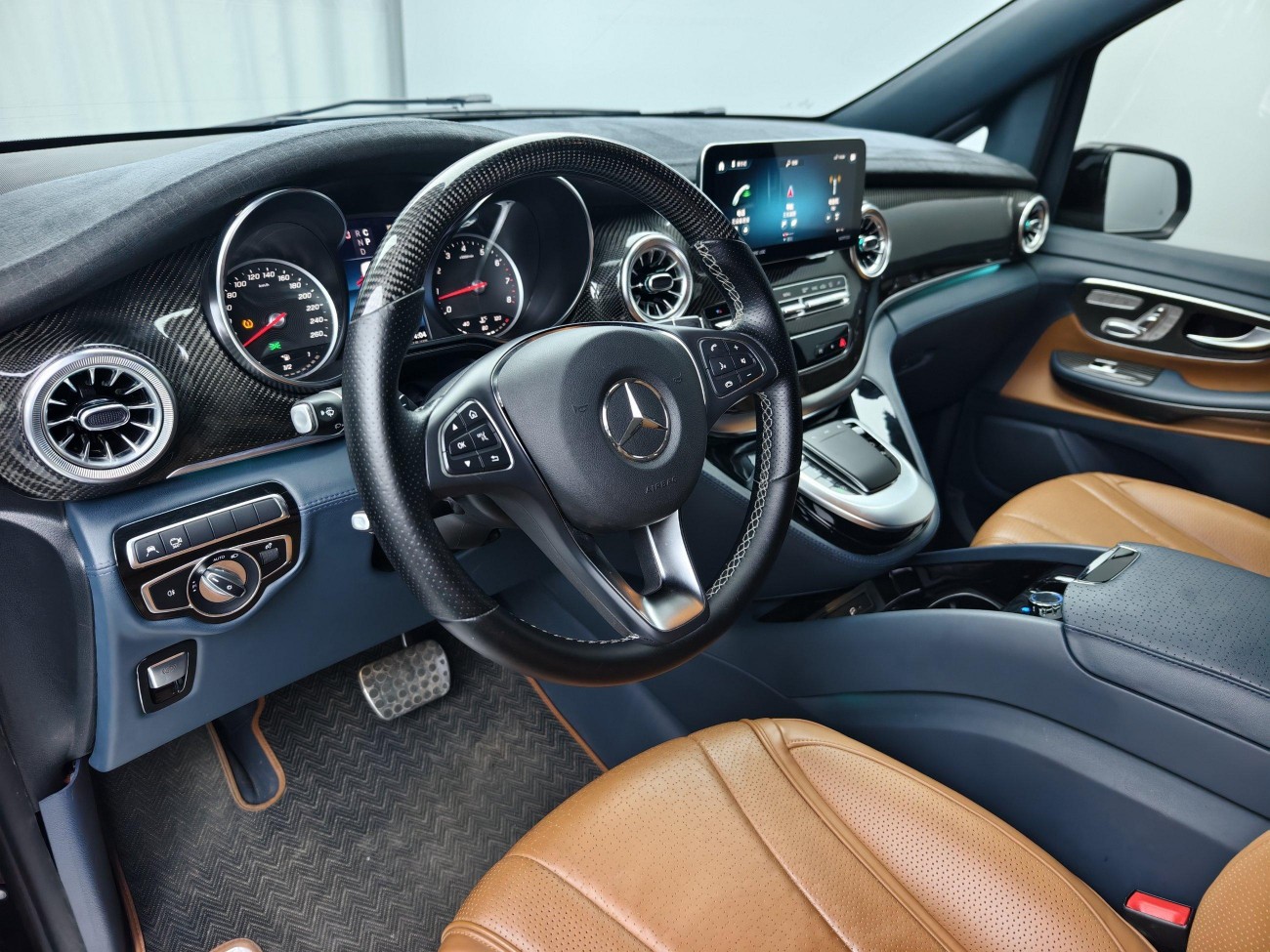 Mercedes-Benz V260L 2023