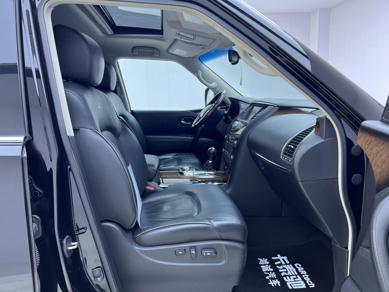 Infiniti QX80 2015