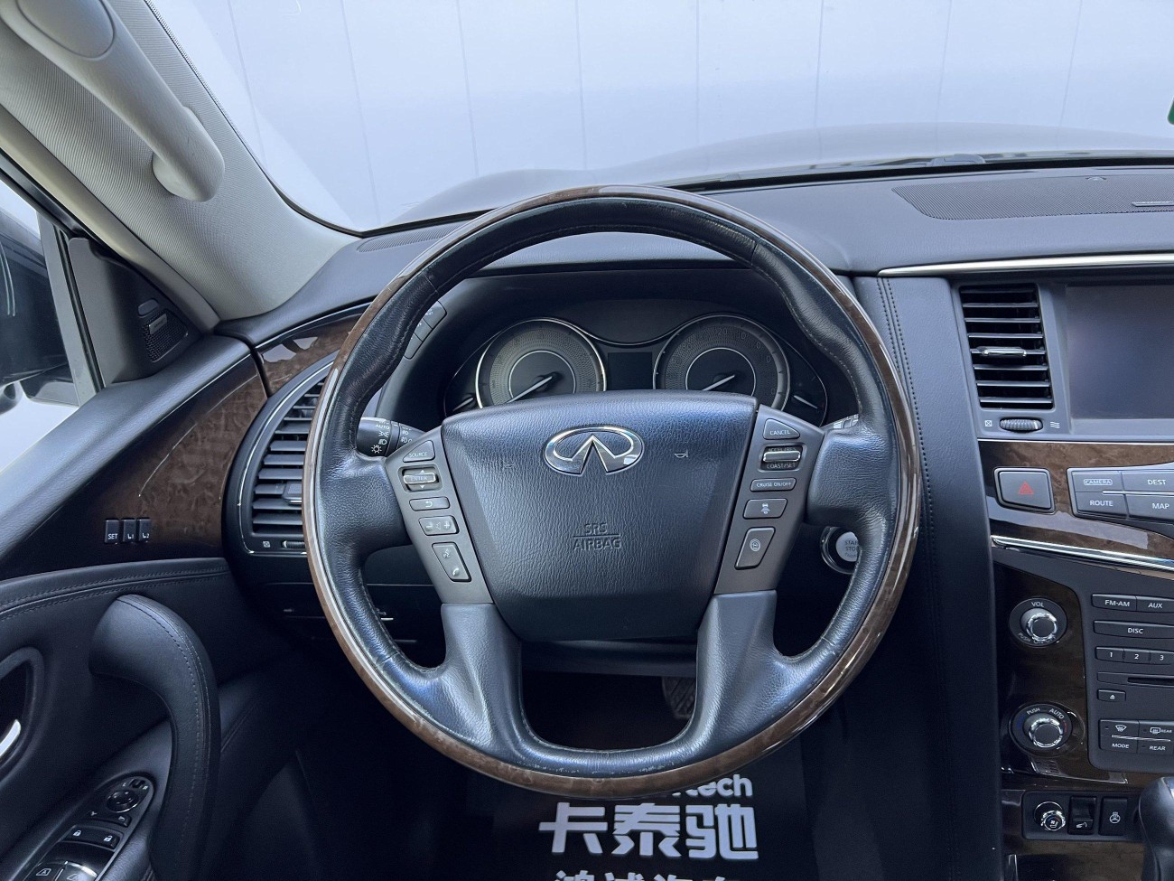 Infiniti QX80 2015