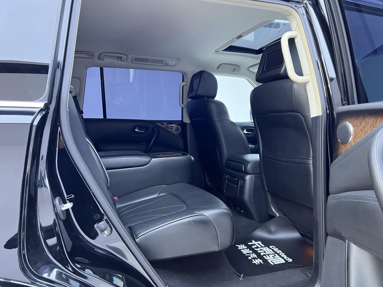 Infiniti QX80 2015