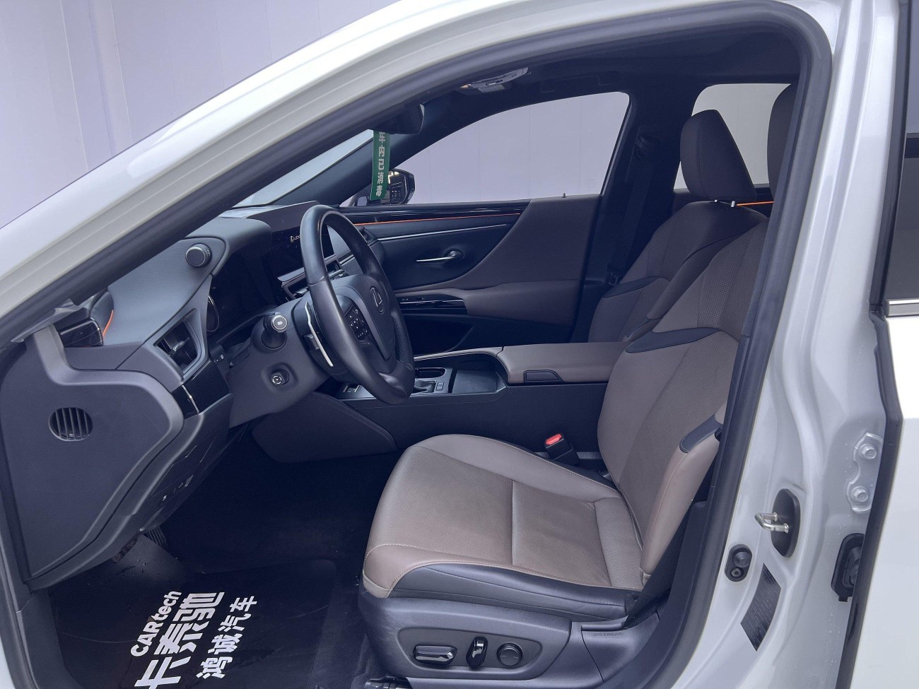 Lexus ES 200 2024