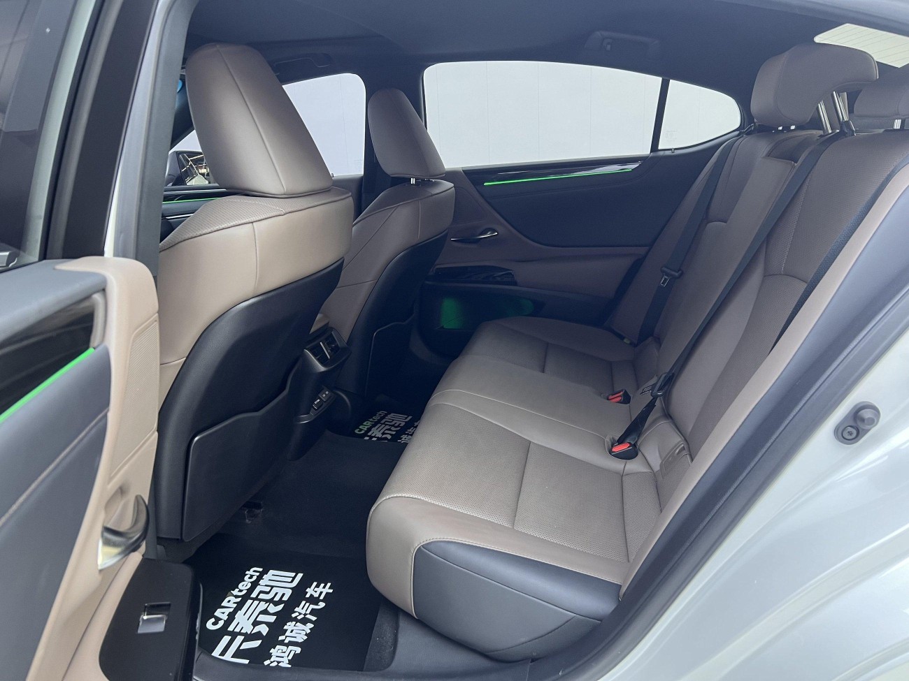 Lexus ES 200 2024