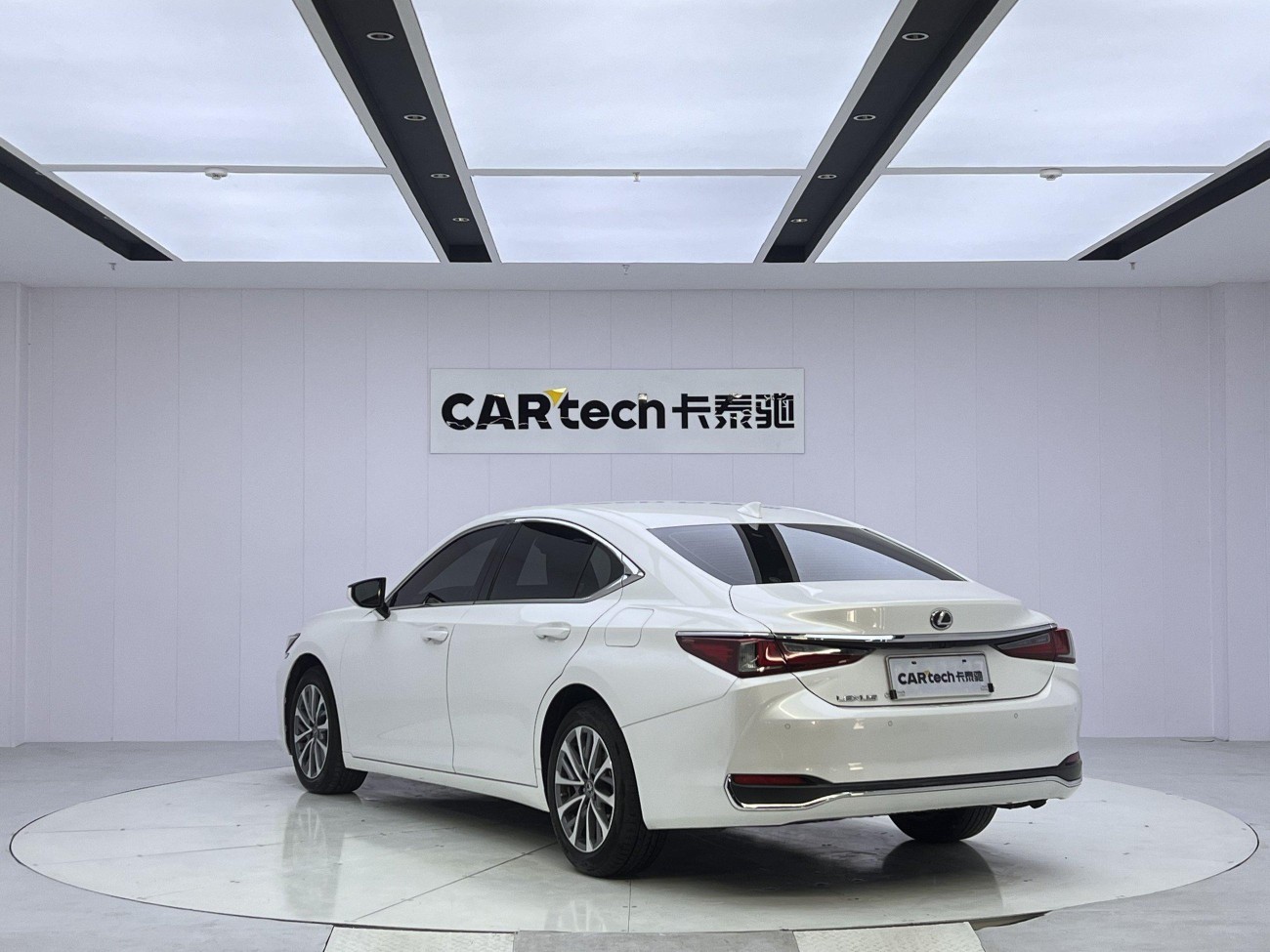 Lexus ES 200 2024
