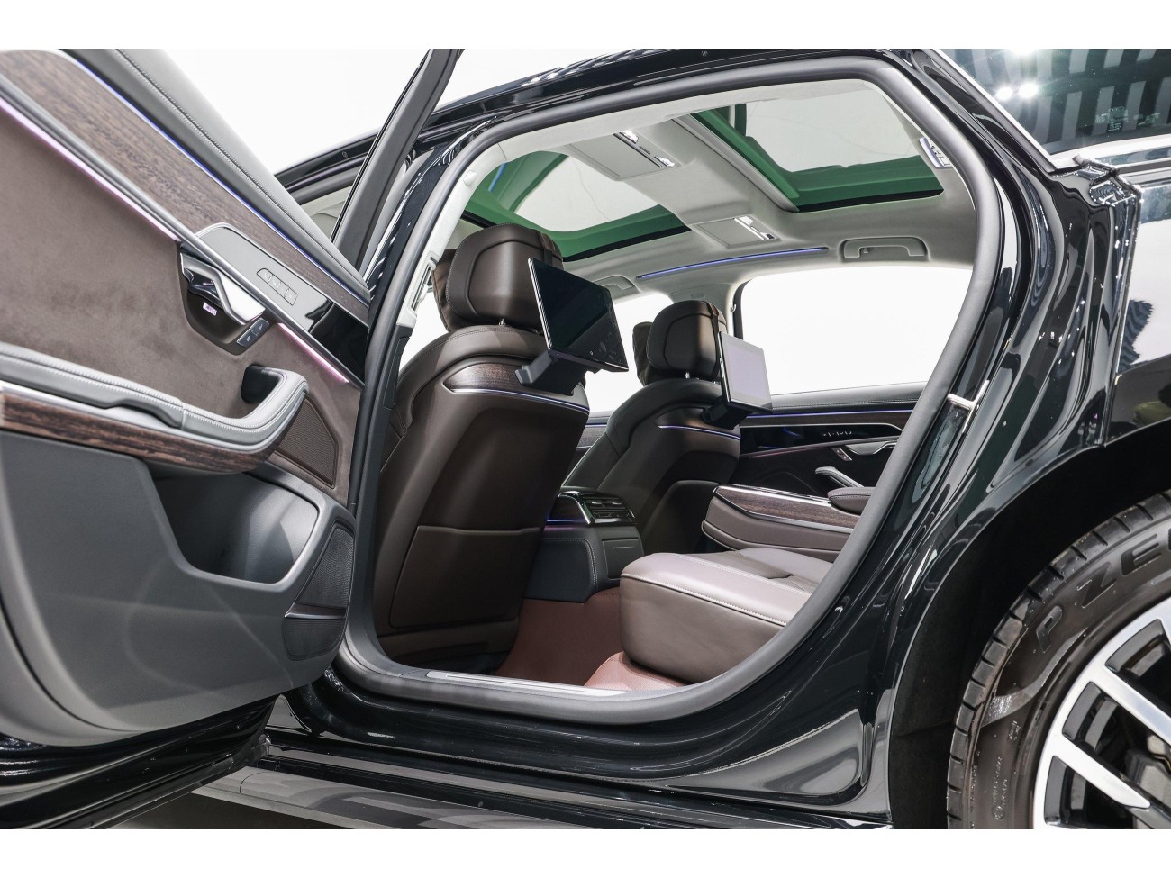 Audi A8L 55 TFSI 2025