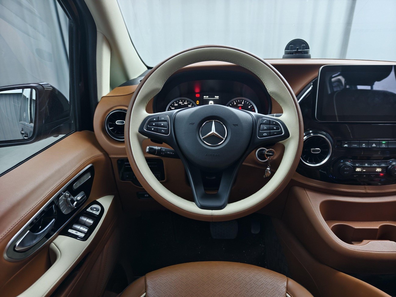 Mercedes-Benz 2021 2023