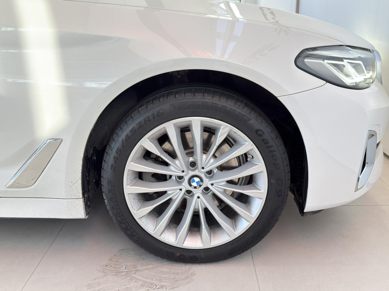 BMW 525Li 2021