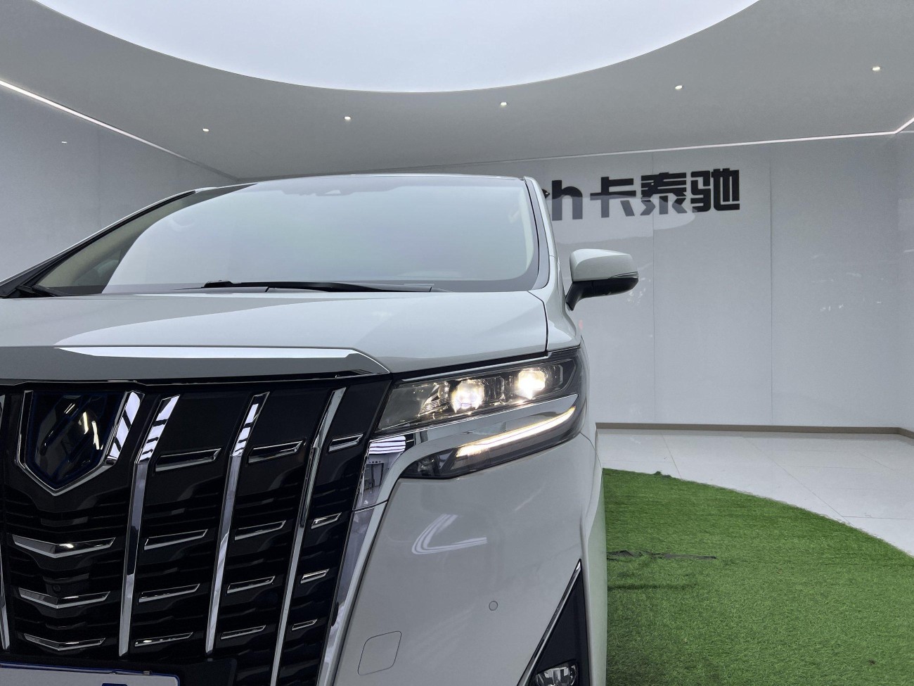 Toyota Alphard 2022