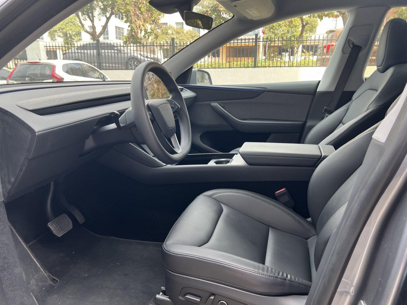 Tesla Model Y 2025
