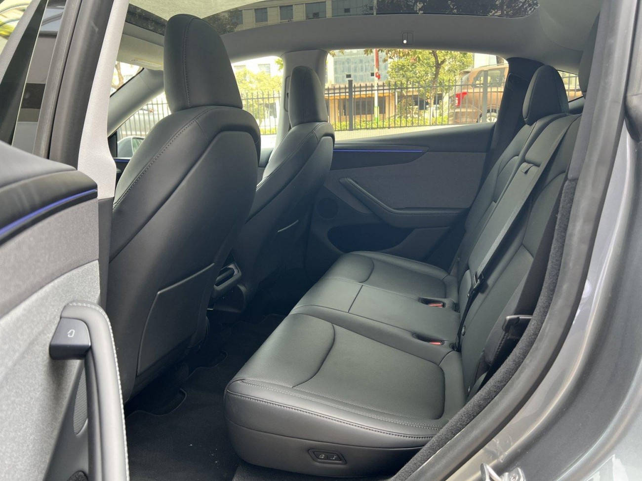 Tesla Model Y 2025