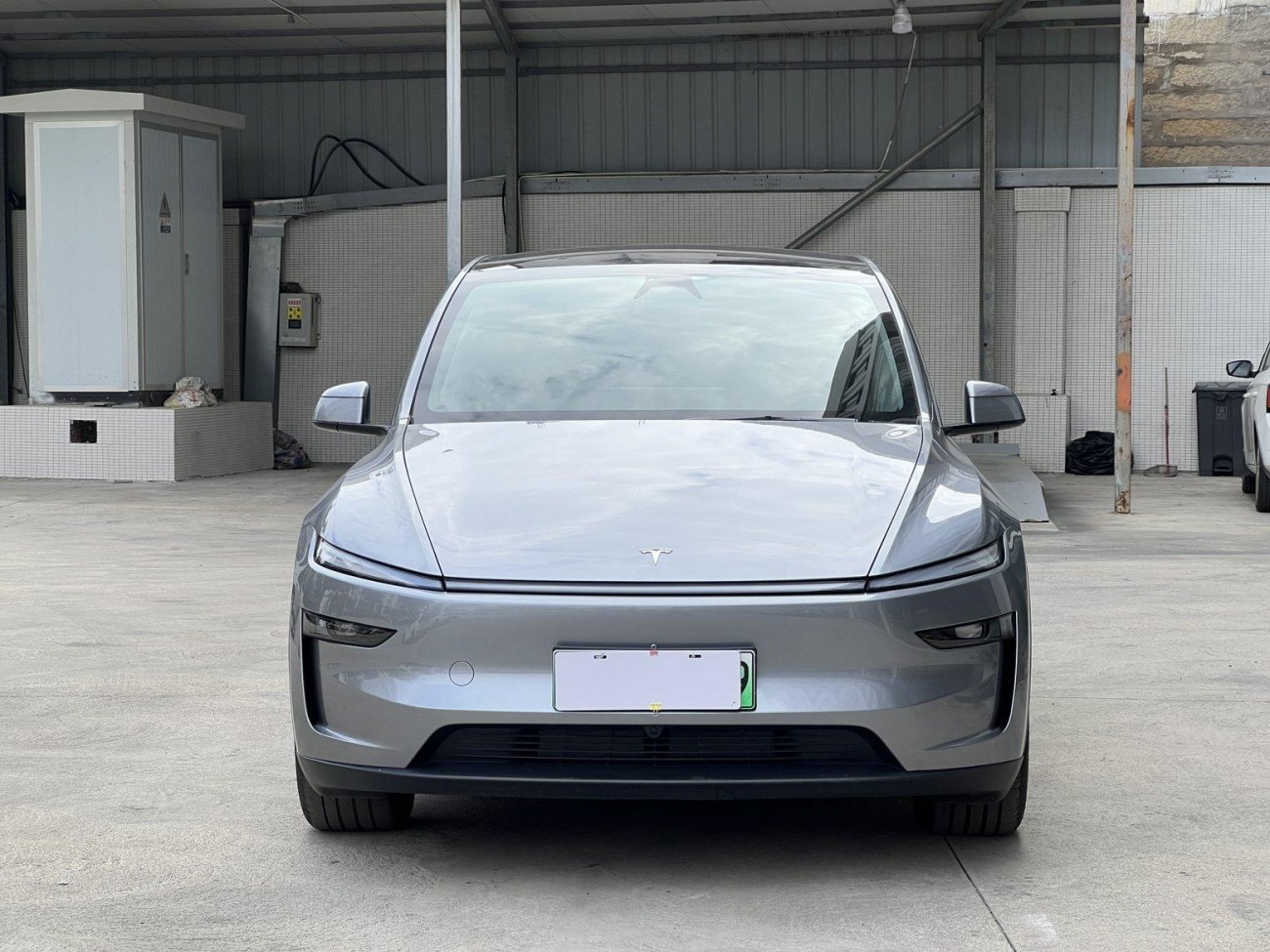 Tesla Model Y 2025