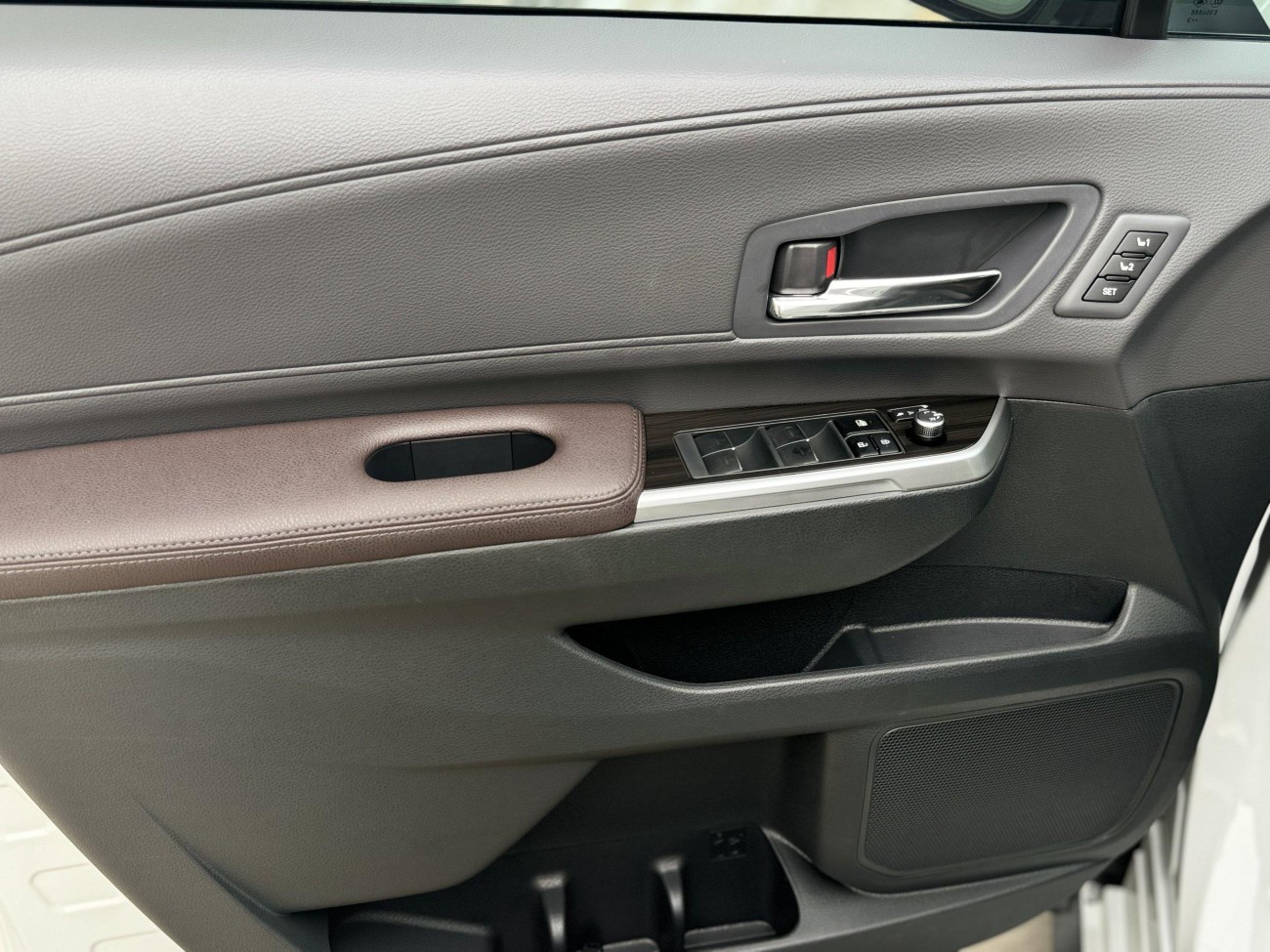 Toyota Granvia 2023