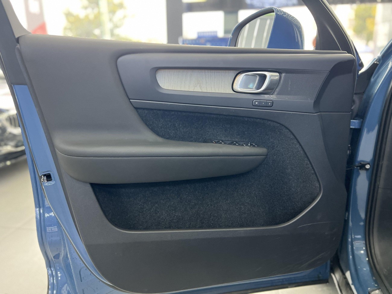 Volvo XC40 2025