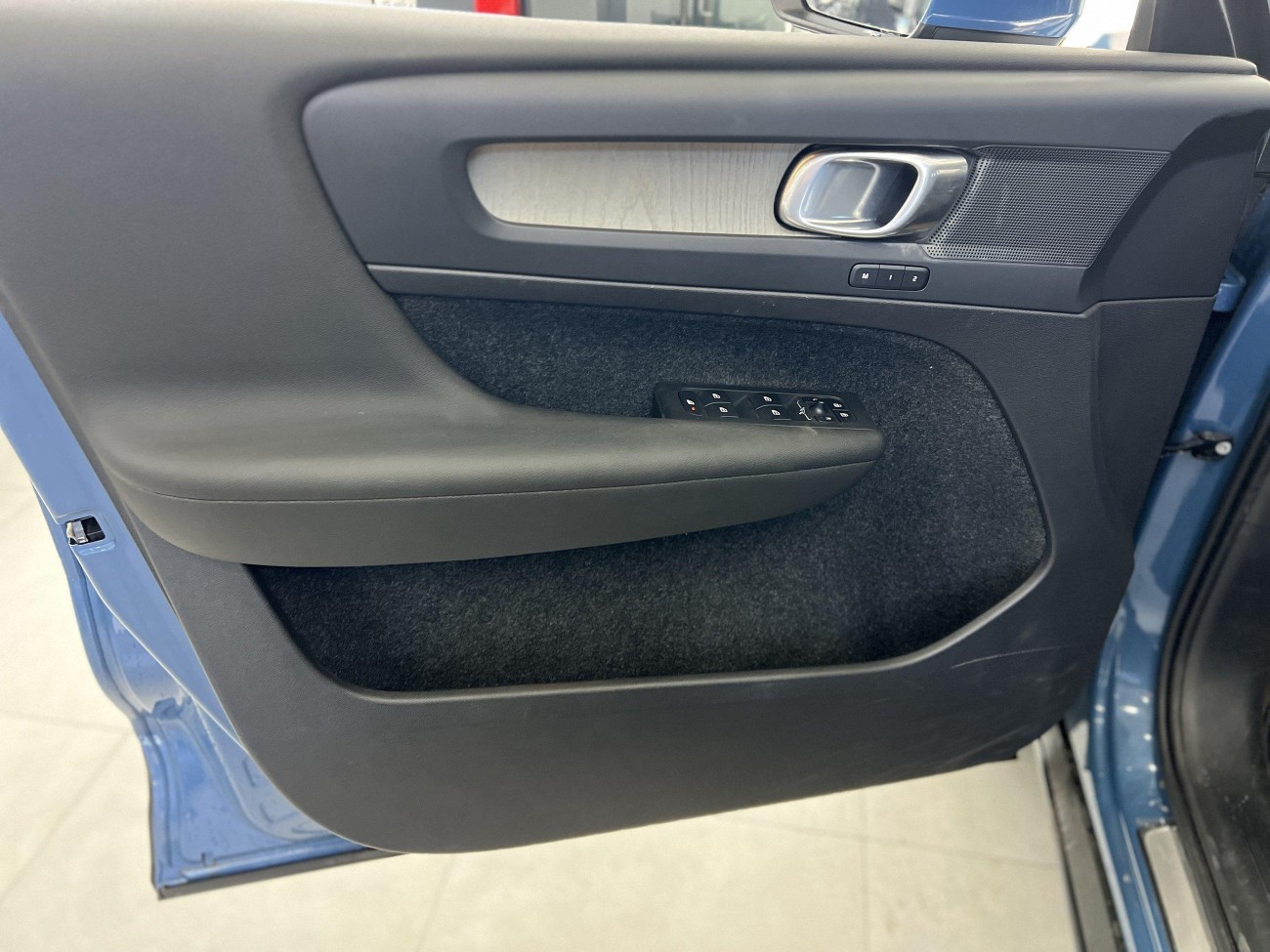Volvo XC40 2025