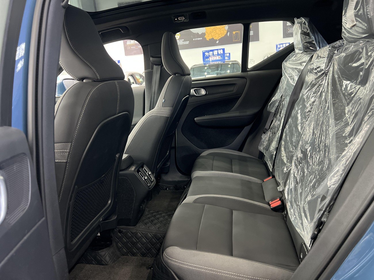 Volvo XC40 2025