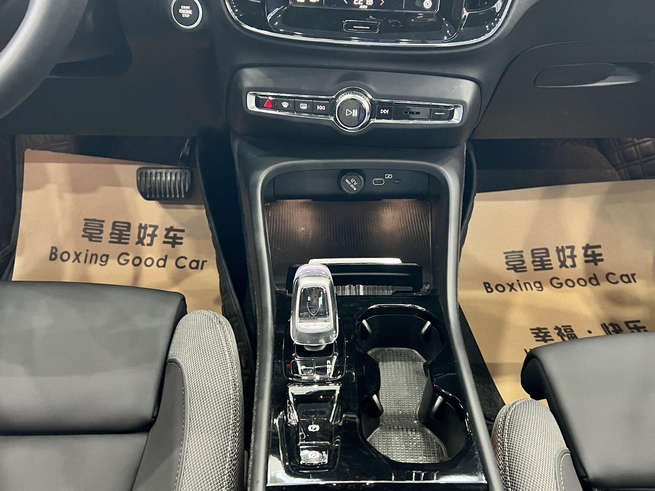 Volvo XC40 2025