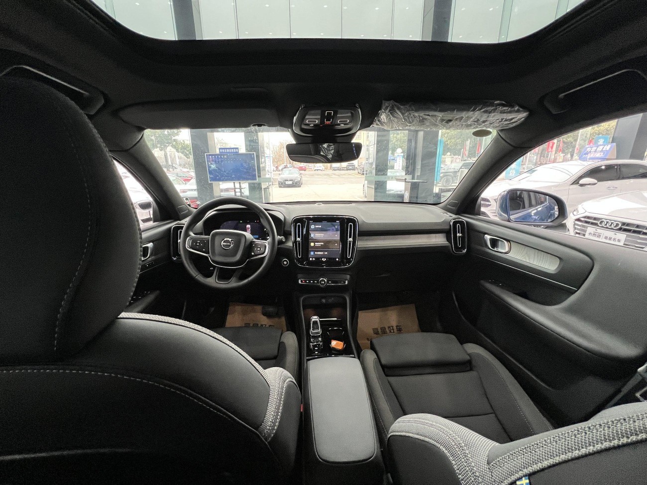 Volvo XC40 2025