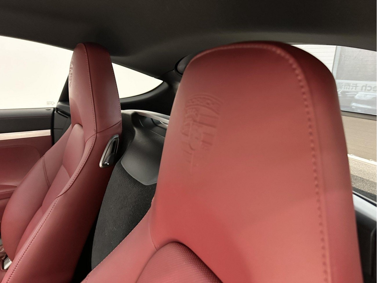 Porsche Cayman 2024