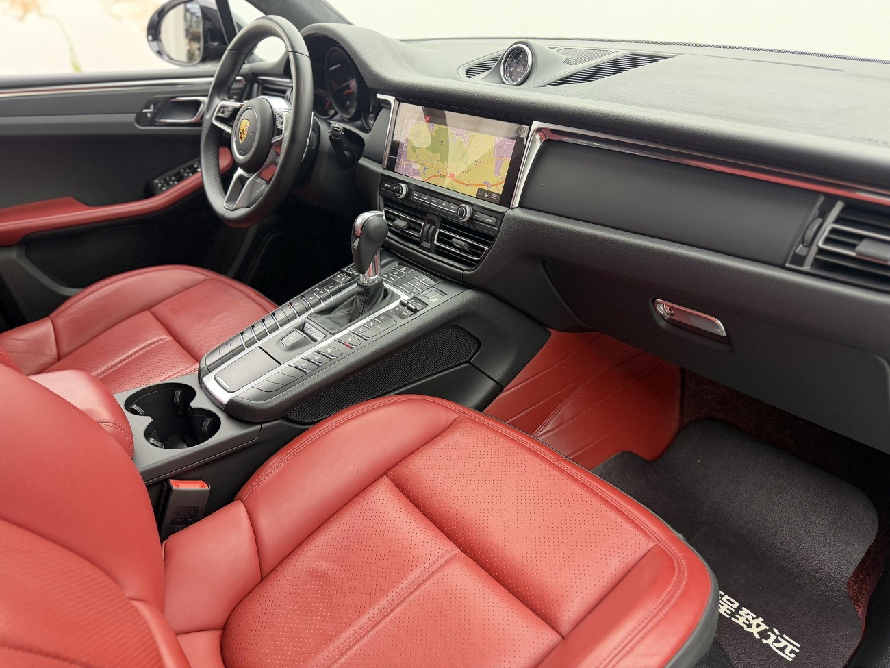 Porsche Macan 2021