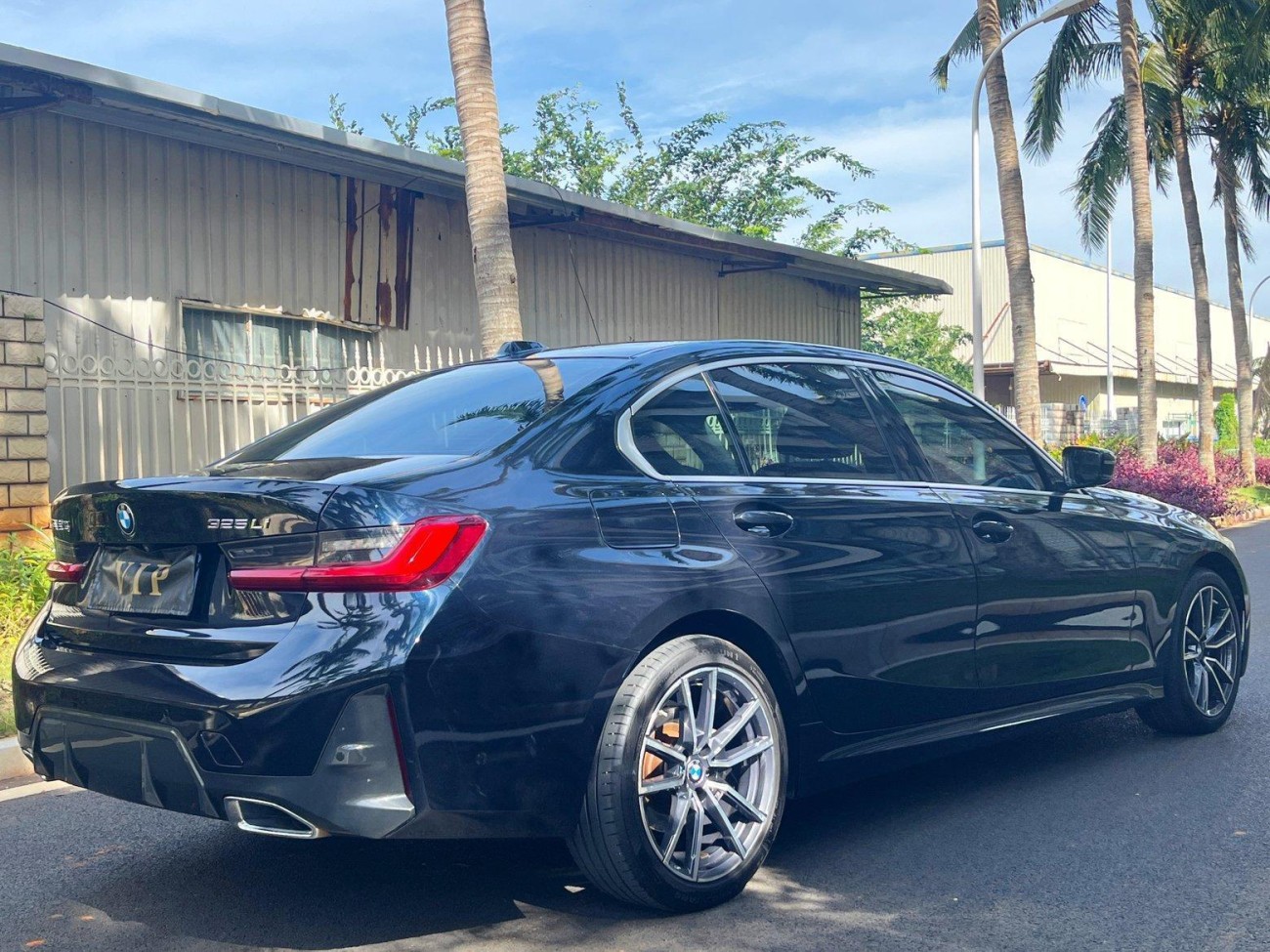 BMW 325Li 2023