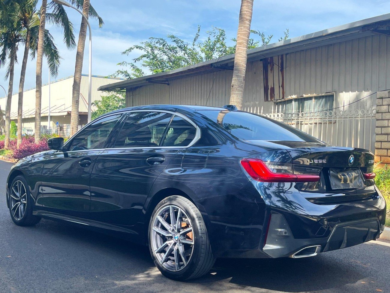 BMW 325Li 2023