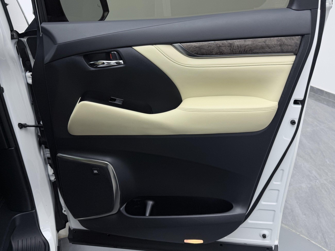 Toyota Alphard 2022