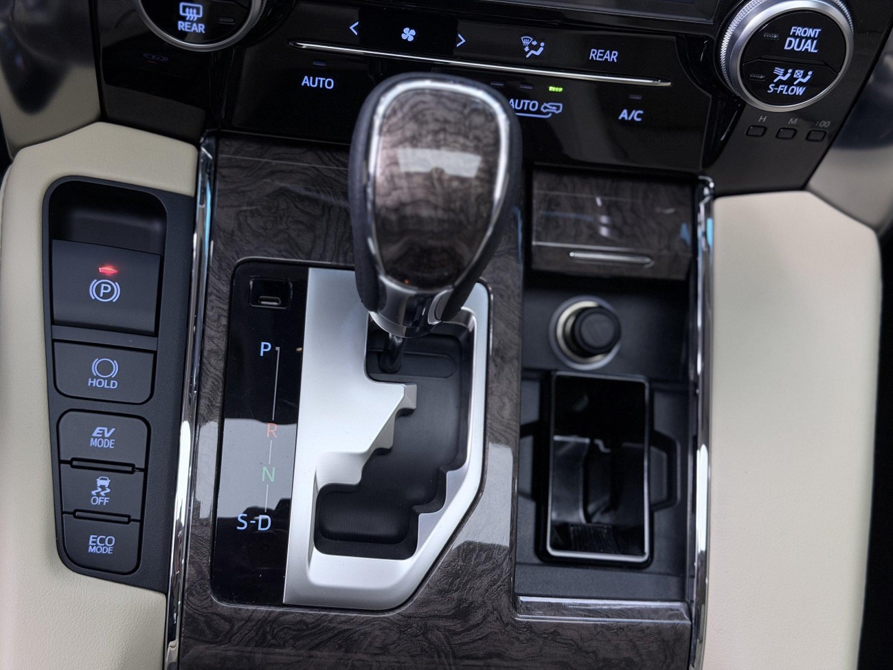 Toyota Alphard 2022