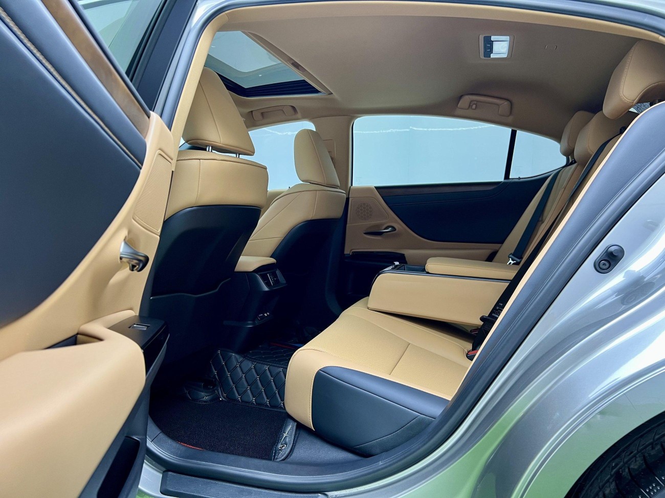 Lexus ES 200 2024