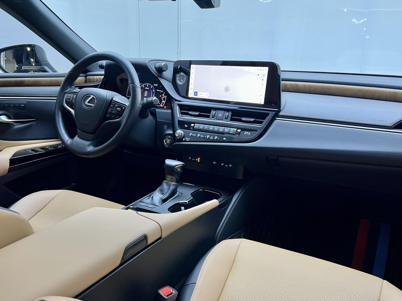 Lexus ES 200 2024