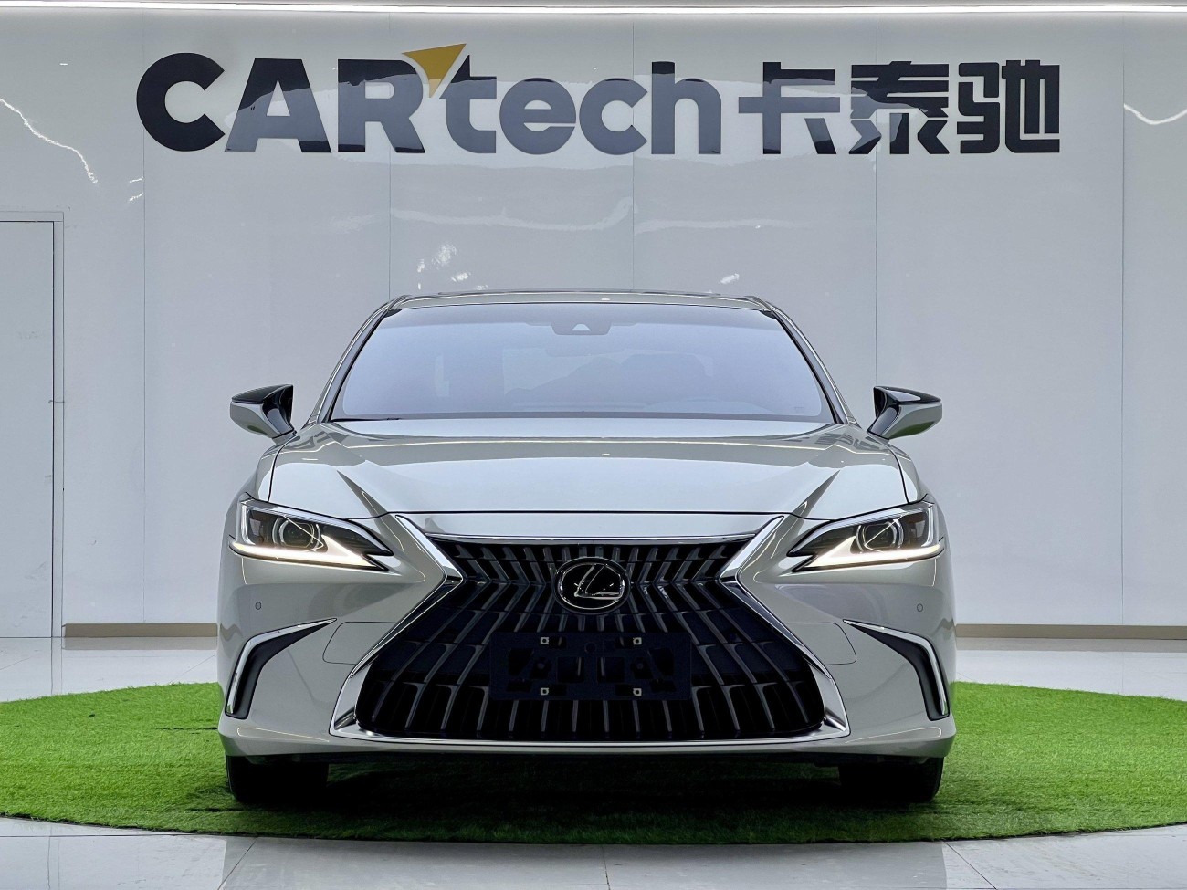 Lexus ES 200 2024