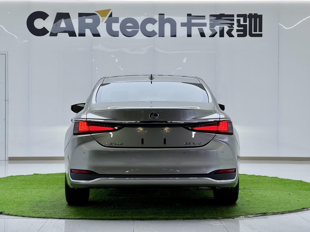 Lexus ES 200 2024
